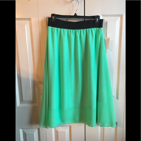 LuLaRoe Dresses & Skirts - LLR small lola skirt
